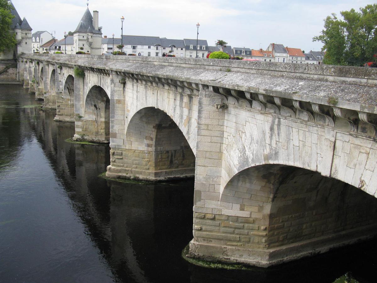 Pont Henri IV (Châtellerault, 1609) | Structurae